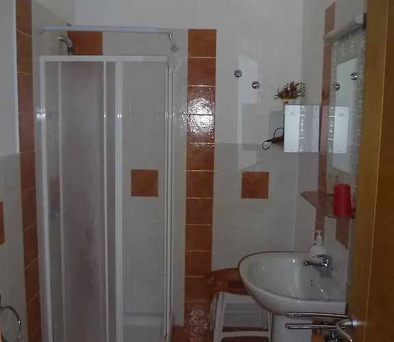 לינה וארוחת בוקר Antica Nauna *